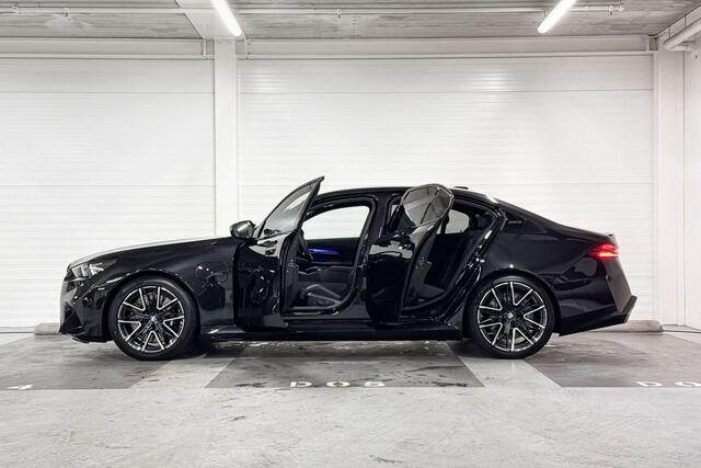 BMW M5 Sedan M-Drivers Pack | Comfort Pack | Driving Assistant Professional | Parking Assistant Professional | Bowers&Wilkins | Panoramadak | Comfort Access | Trekhaak