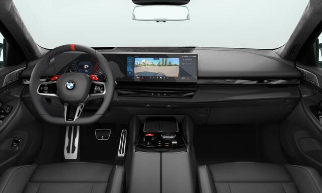 BMW M5 Touring | 20/21'' | Panorama. | M Driv. Pack | Alcan. hemel | Driv. + Park. Prof. | Stoelvent. | B&W | Trekhaak | Stoelvent. | Carbon spiegel. | B&W | Stoelverw. voor/achter