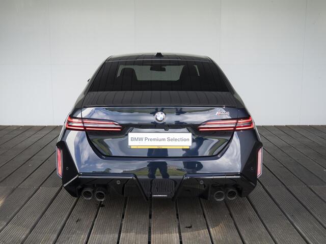 BMW M5 | M Drive Professional | Comfort Pack | 20/21 inch | Iconic Glow exterieurpakket | Glazen panoramadak | Driving Assistent Professional | Stoelventilatie | Bowers & Wilkins