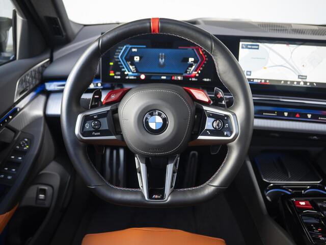 BMW M5 | M Drive Professional | Comfort Pack | 20/21 inch | Iconic Glow exterieurpakket | Glazen panoramadak | Driving Assistent Professional | Stoelventilatie | Bowers & Wilkins