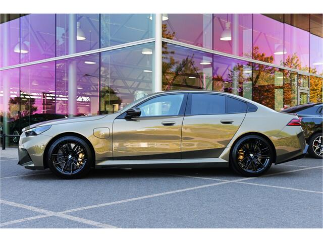 BMW M5 Automaat / Trekhaak / M Drive Professional / Carbon Pack / Comfort Access / Bowers & Wilkins / Adaptieve LED / Stoelventilatie / Parking Assistant Professional