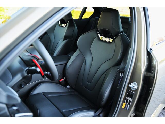 BMW M5 Automaat / Trekhaak / M Drive Professional / Carbon Pack / Comfort Access / Bowers & Wilkins / Adaptieve LED / Stoelventilatie / Parking Assistant Professional