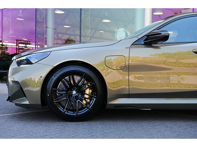 BMW M5 Automaat / Trekhaak / M Drive Professional / Carbon Pack / Comfort Access / Bowers & Wilkins / Adaptieve LED / Stoelventilatie / Parking Assistant Professional