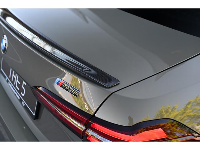 BMW M5 Automaat / Trekhaak / M Drive Professional / Carbon Pack / Comfort Access / Bowers & Wilkins / Adaptieve LED / Stoelventilatie / Parking Assistant Professional