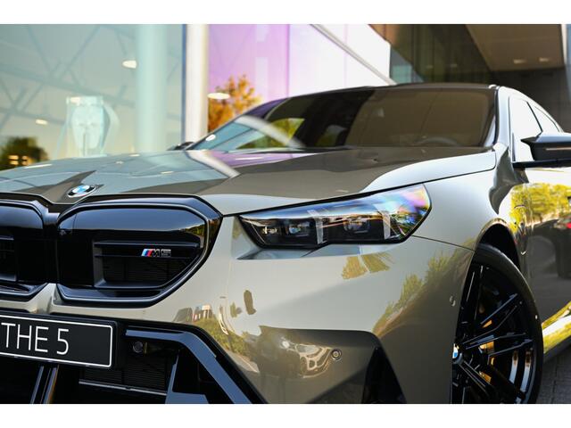 BMW M5 5 Serie Automaat / Trekhaak / M Drive Professional / Carbon Pack / Comfort Access / Bowers & Wilkins / Adaptieve LED / Stoelventilatie / Parking Assistant Professional