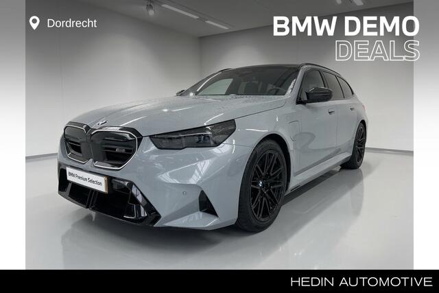 BMW M5 Touring M5 | 2026 | M Driver's Pack | Trekhaak | Alcantara Hemel | Panorama | Driving Assistant Professional |