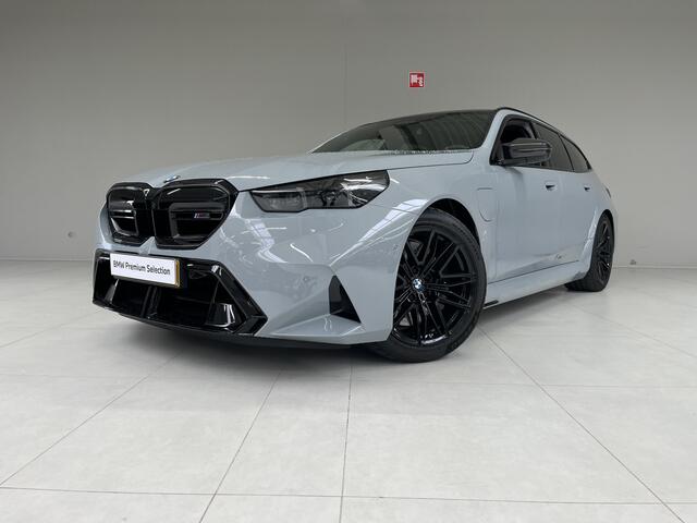 BMW M5 Touring M5 | 2026 | M Driver's Pack | Trekhaak | Alcantara Hemel | Panorama | Driving Assistant Professional |