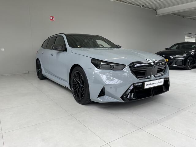 BMW M5 Touring M5 | 2026 | M Driver's Pack | Trekhaak | Alcantara Hemel | Panorama | Driving Assistant Professional |