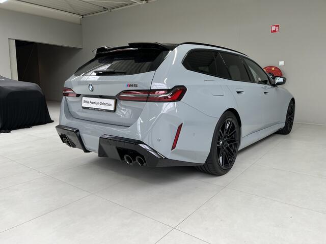 BMW M5 Touring M5 | 2026 | M Driver's Pack | Trekhaak | Alcantara Hemel | Panorama | Driving Assistant Professional |
