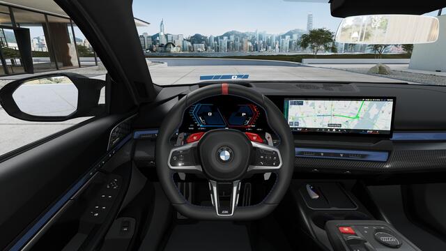BMW M5 Touring Automaat / M Drive Professional / Panoramadak / Trekhaak / Bowers & Wilkins / M Multifunctionele Stoelen / Parking Assistant Professional