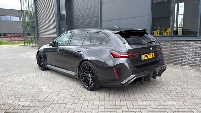 BMW M5 5-serie Touring | Full Options | Keramische | Carbon Diffuser | 5 jaar Fabrieksgarantie | AKRA | 3 jaar service