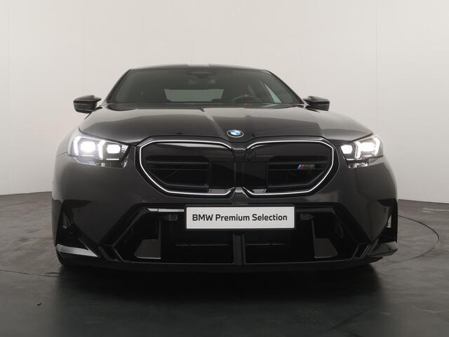 BMW M5 Sedan | M Driver's Pack | SoH 100% | Driving Assistant Professional | Parking Assistant Prof | Bowers & Wilkins | Stoelventilatie | Carbon Pack | Stuurwielrand verwarmd |