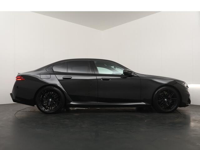 BMW M5 Sedan | M Driver's Pack | SoH 100% | Driving Assistant Professional | Parking Assistant Prof | Bowers & Wilkins | Stoelventilatie | Carbon Pack | Stuurwielrand verwarmd |