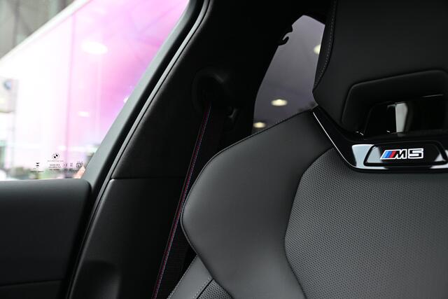 BMW M5 Automaat / M Drive Professional / Trekhaak / Bowers & Wilkins / M Multifunctionele Stoelen / Parking Assistant Professional / M Carbon-keramische remmen