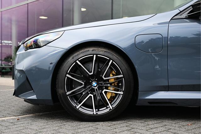 BMW M5 Automaat / M Drive Professional / Trekhaak / Bowers & Wilkins / M Multifunctionele Stoelen / Parking Assistant Professional / M Carbon-keramische remmen
