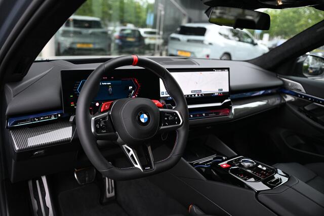 BMW M5 5 Serie Automaat / M Drive Professional / Trekhaak / Bowers & Wilkins / M Multifunctionele Stoelen / Parking Assistant Professional / M Carbon-keramische remmen
