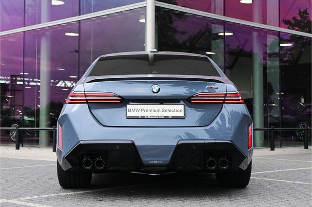 BMW M5 5 Serie Automaat / M Drive Professional / Trekhaak / Bowers & Wilkins / M Multifunctionele Stoelen / Parking Assistant Professional / M Carbon-keramische remmen
