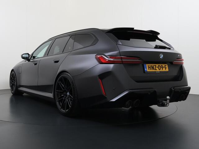 BMW M5 5-serie Touring NL Auto | BTW | Akrapovic | BMW onderhoudscontract | Pano | Trekhaak | M Drivers Package