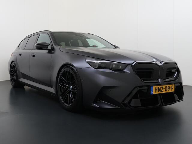 BMW M5 5-serie Touring NL Auto | BTW | Akrapovic | BMW onderhoudscontract | Pano | Trekhaak | M Drivers Package