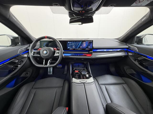 BMW M5 5-serie Touring NL Auto | BTW | Akrapovic | BMW onderhoudscontract | Pano | Trekhaak | M Drivers Package