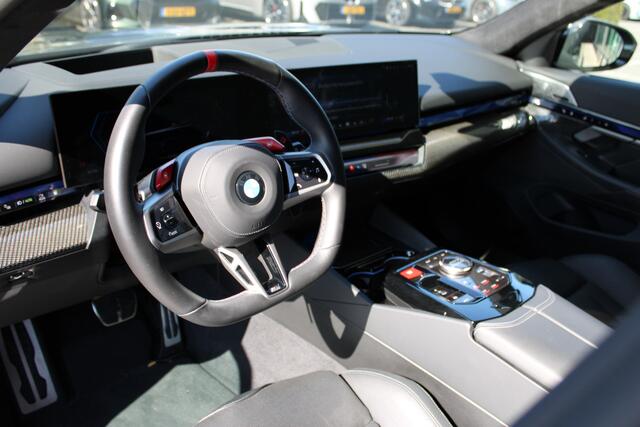 BMW M5 Touring Automaat / Panoramadak / M Drive Professional / M Carbon-keramische remmen / Comfort Access / Comfort Access / Bowers & Wilkins / Parking Assistant Professional