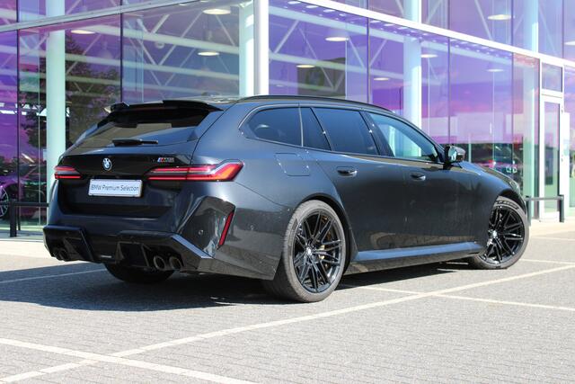 BMW M5 Touring Automaat / Panoramadak / M Drive Professional / M Carbon-keramische remmen / Comfort Access / Comfort Access / Bowers & Wilkins / Parking Assistant Professional