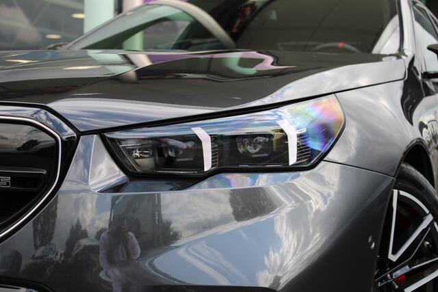 BMW M5 5 Serie Automaat / Trekhaak / M Drive Professional / Comfort Access / Adaptieve LED / Bowers & Wilkins / Stoelventilatie / Parking Assistant Professional