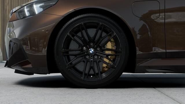 BMW M5 Touring Automaat / M Drive Professional / Panoramadak / Trekhaak / Bowers & Wilkins / Parking Assistant Professional / M Multifunctionele Stoelen / M Carbon-keramische remmen