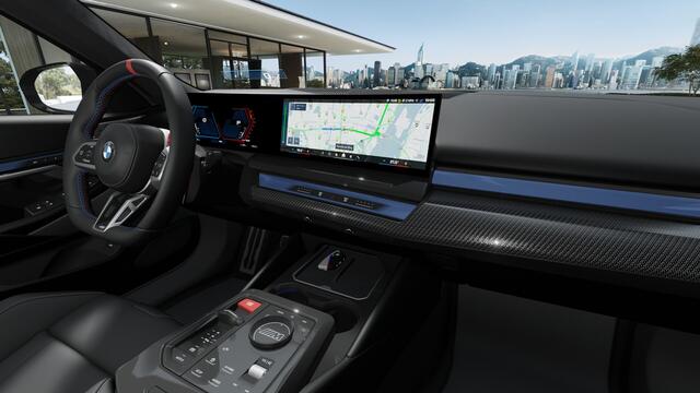 BMW M5 Touring Automaat / M Drive Professional / Panoramadak / Trekhaak / Bowers & Wilkins / Parking Assistant Professional / M Multifunctionele Stoelen / M Carbon-keramische remmen