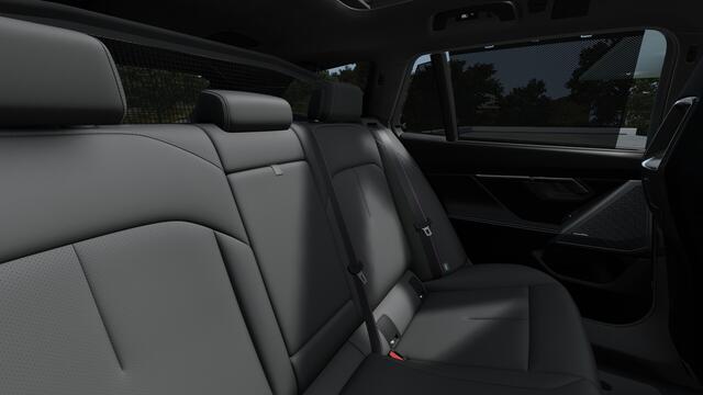 BMW M5 Touring Automaat / M Drive Professional / Panoramadak / Trekhaak / Bowers & Wilkins / Parking Assistant Professional / M Multifunctionele Stoelen / M Carbon-keramische remmen