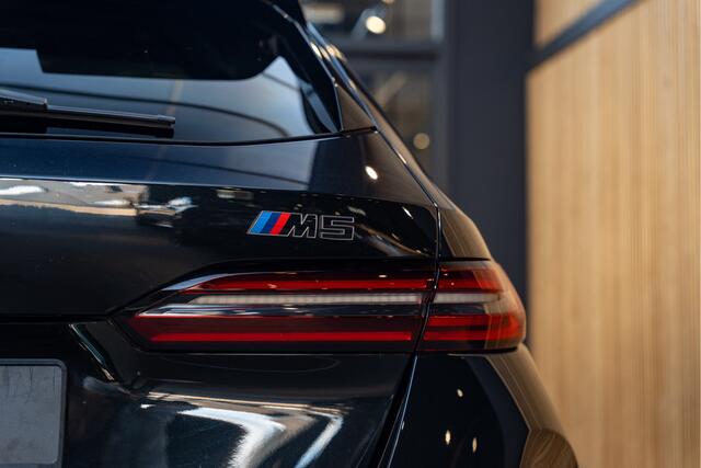 BMW M5 5-serie Touring B&W Pano Carbon