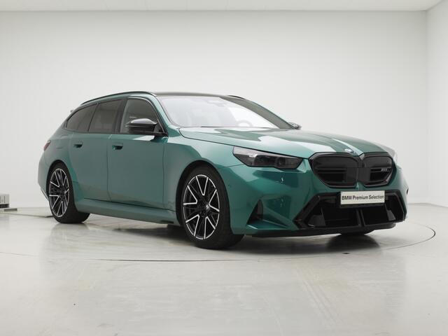 BMW M5 M5 Touring | CoPilot | Trekhaak | Ventilatie | Bowers & Wilkins Surround Sound System | 727 pk | M Isle of Man Green metallic 7ME M-Drivers Package mogelijk