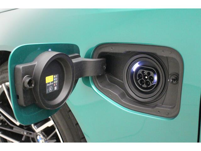 BMW M5 M5 Touring | CoPilot | Trekhaak | Ventilatie | Bowers & Wilkins Surround Sound System | 727 pk | M Isle of Man Green metallic 7ME M-Drivers Package mogelijk