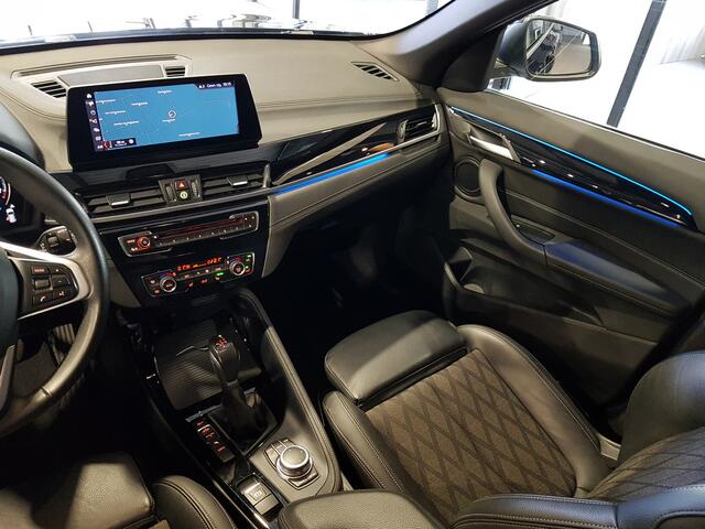 BMW X1 xDrive25e High Executive X-Line HUD | Navigatie | Camera | Half-Leder | LED | 18" LMV
