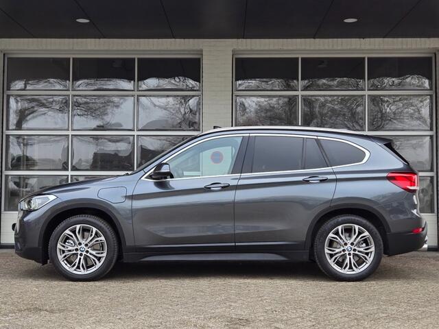 BMW X1 XDRIVE25E I PANORAMA I SPORTSTOELEN I KEYLESS I NAVIGATIE I
