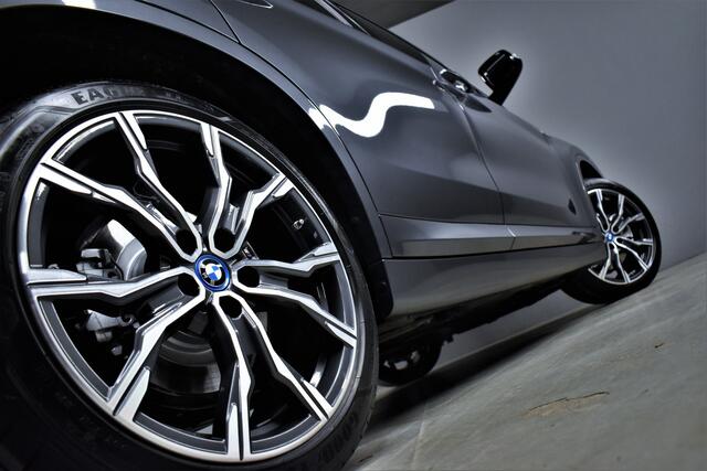 BMW X1 xDrive25e 220pk M-sport 1e Eig. Dealer OH H.Leer/Keyless/Camera/Navi/Led/Stoelverw./Lmv19''