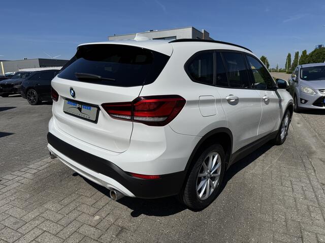 BMW X1 sDrive20i 192pk Executive Aut camera, Nav, M sport stuur, LED