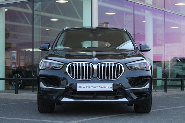 BMW X1 xDrive25e High Executive xLine Automaat / Trekhaak / Sportstoelen / Achteruitrijcamera / Active Cruise Control / LED / Head-Up / Park Assistant