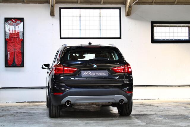 BMW X1 sDrive20i High Executive | Head-Up | Adaptive Cruise control | Elektr. achterklep | NL auto |