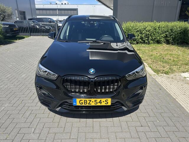 BMW X1 xDrive25e Executive Sportline, M stuurwiel, Keyless, Camera