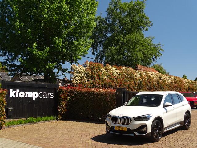 BMW X1 sDrive18i X-Line | Parelmoer | HUD | NAV | TrekHaak | Uniek netjes.