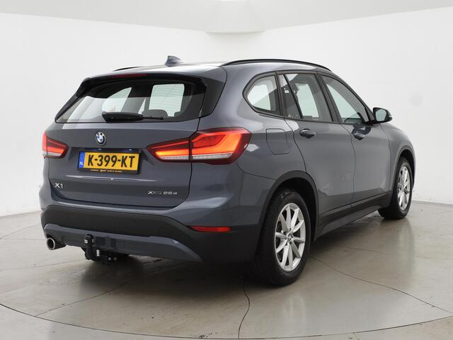 BMW X1 xDrive25e eDRIVE + LEDER | TREKHAAK | ADAPTIVE CRUISE | HEAD-UP | STOELVERWARMING