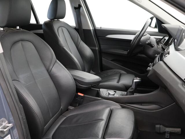 BMW X1 xDrive25e eDRIVE + LEDER | TREKHAAK | ADAPTIVE CRUISE | HEAD-UP | STOELVERWARMING