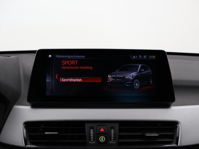 BMW X1 xDrive25e eDRIVE + LEDER | TREKHAAK | ADAPTIVE CRUISE | HEAD-UP | STOELVERWARMING