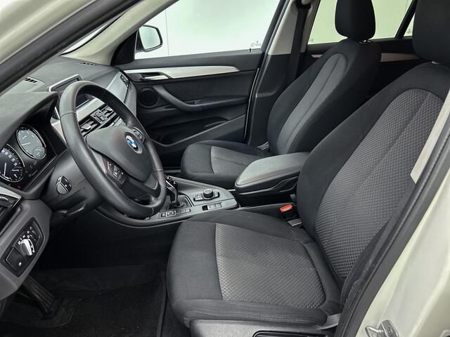 BMW X1 sDrive18i 141PK Automaat Executive / Cruise-ctr. / Lm.velgen / Navigatie / Elektrische Achterklep / Apk apr-2026