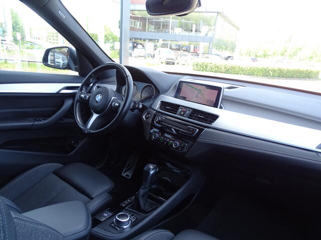 BMW X1 xDrive25e eDrive Exe. M Sportpakket Afn.Trekhaak Ada.Led Nav. PDC 18" LM Velgen