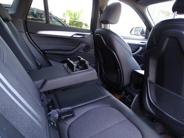 BMW X1 xDrive25e eDrive Exe. M Sportpakket Afn.Trekhaak Ada.Led Nav. PDC 18" LM Velgen