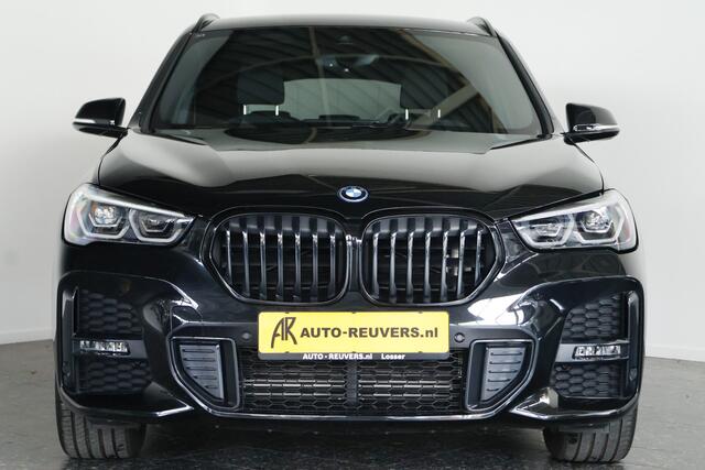 BMW X1 xDrive25e M-Sport / Panorama / HUD / LED / Pilot Assist / CarPlay