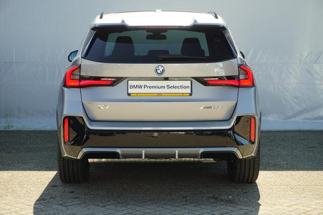 BMW X1 xDrive25e M Sportpakket Pro 19'' / Head-Up Display / Harman Kardon / Trekhaak / Driving Assistant Plus