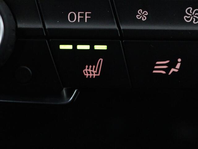 BMW X1 sDrive18i M Sport | Stoelverwarming | Head-Up | Sportstoelen | Full LED | Alcantara | Navigatie | Park Assist | Climate control